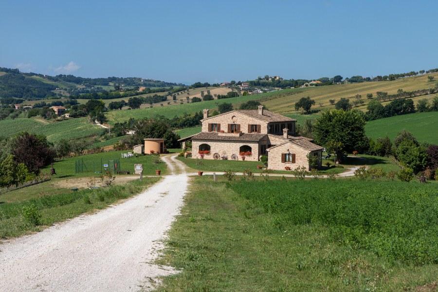 agriturismo le castella esterno1 e562f68e[1]